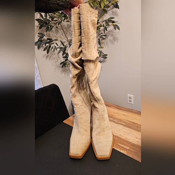 Vince Camuto Alimber suede slouchy gator print tan boots - Picture 6 of 10